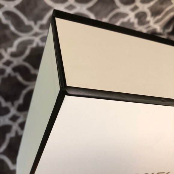 Chanel Box - Picture 3 of 5